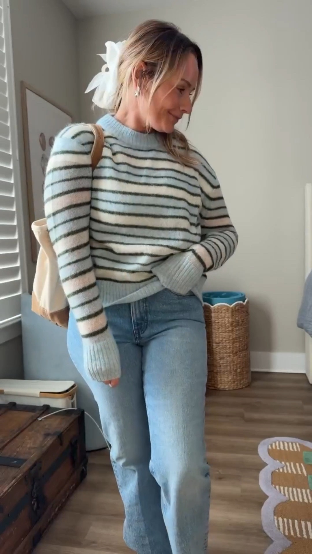 An easy everyday outfit I keep reaching for. The striped sweater is soft and relaxed without looking sloppy, and these jeans are that perfect straight fit that works with everything. Finished it off with classic black clogs for a look that feels casual, comfy, and still pulled together. All pieces are linked here.


striped sweater outfit, straight leg jeans, everyday casual outfit, mom outfit ideas, fall denim, cozy casual look, clogs outfit

#LTKootd #LTKSeasonal