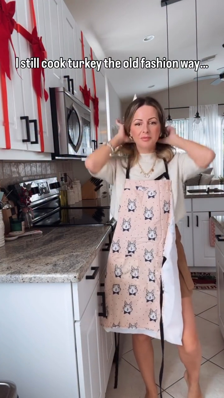 She’s worked very hard to perfect it 😝😋

#relatable #funny #momlife #momhumor #thanksgiving #thanksgivinghumor #turkeyday #turkeyrecipe