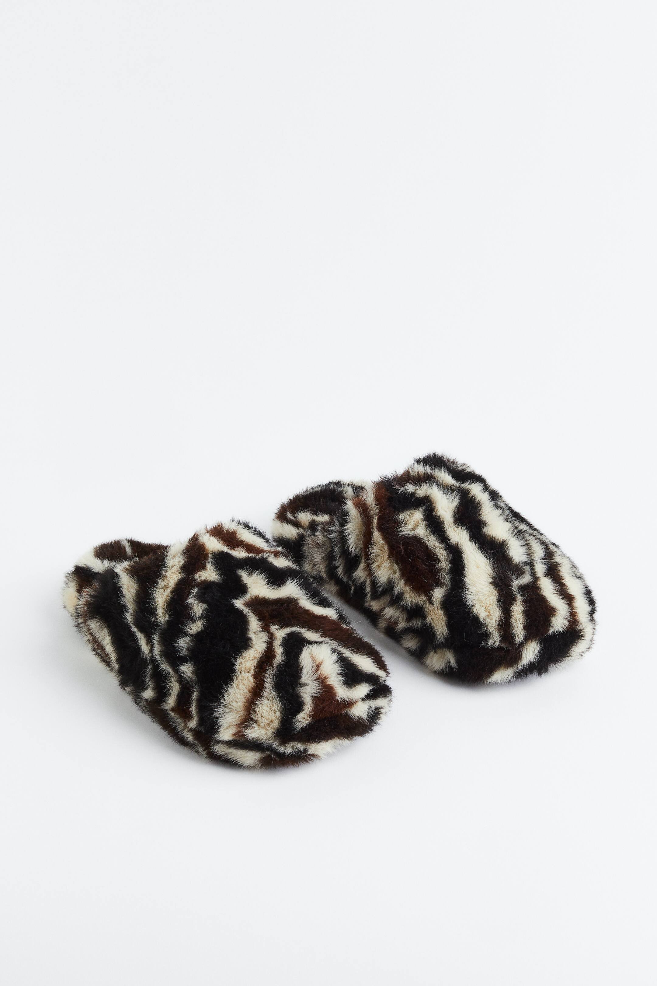 Fluffy slippers | H&M (UK, MY, IN, SG, PH, TW, HK)