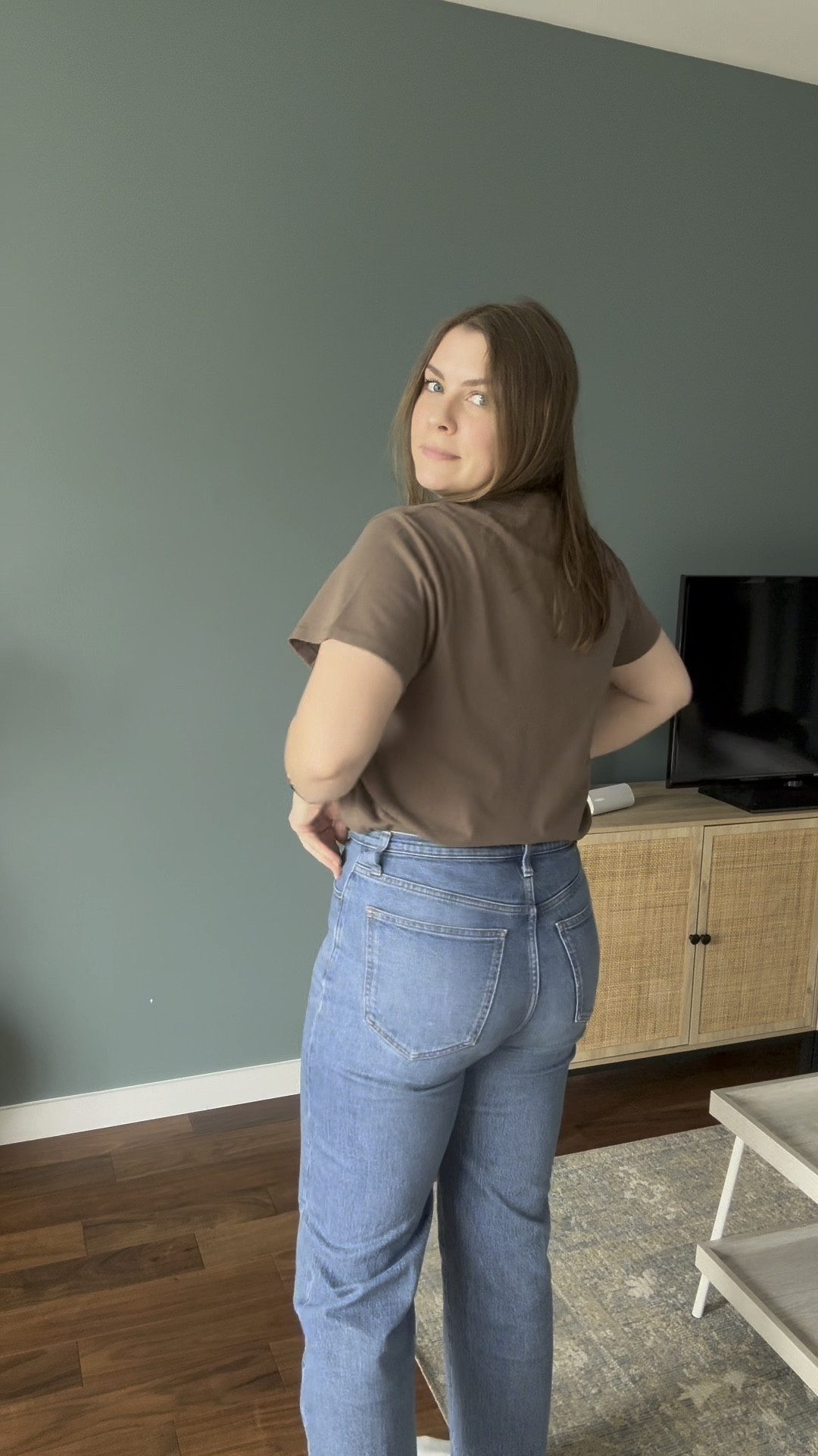 You hear me talk about it a lot, but this @nuuds everyday tee 😱 I love it so much and how it fits my body. Finding a tee that doesn’t pull across my chest and still is flattering is so so hard— but @nuuds has done it!

I start off the video in coffee and switched to mocha, slowly building my everyday tee collection 🤎 I liked the other colors in my closet too  

#sendnuuds #nuudseverydaytee #nuuds #mocha #coffee #vintagefeel 

#LTKstyletip #LTKmidsize