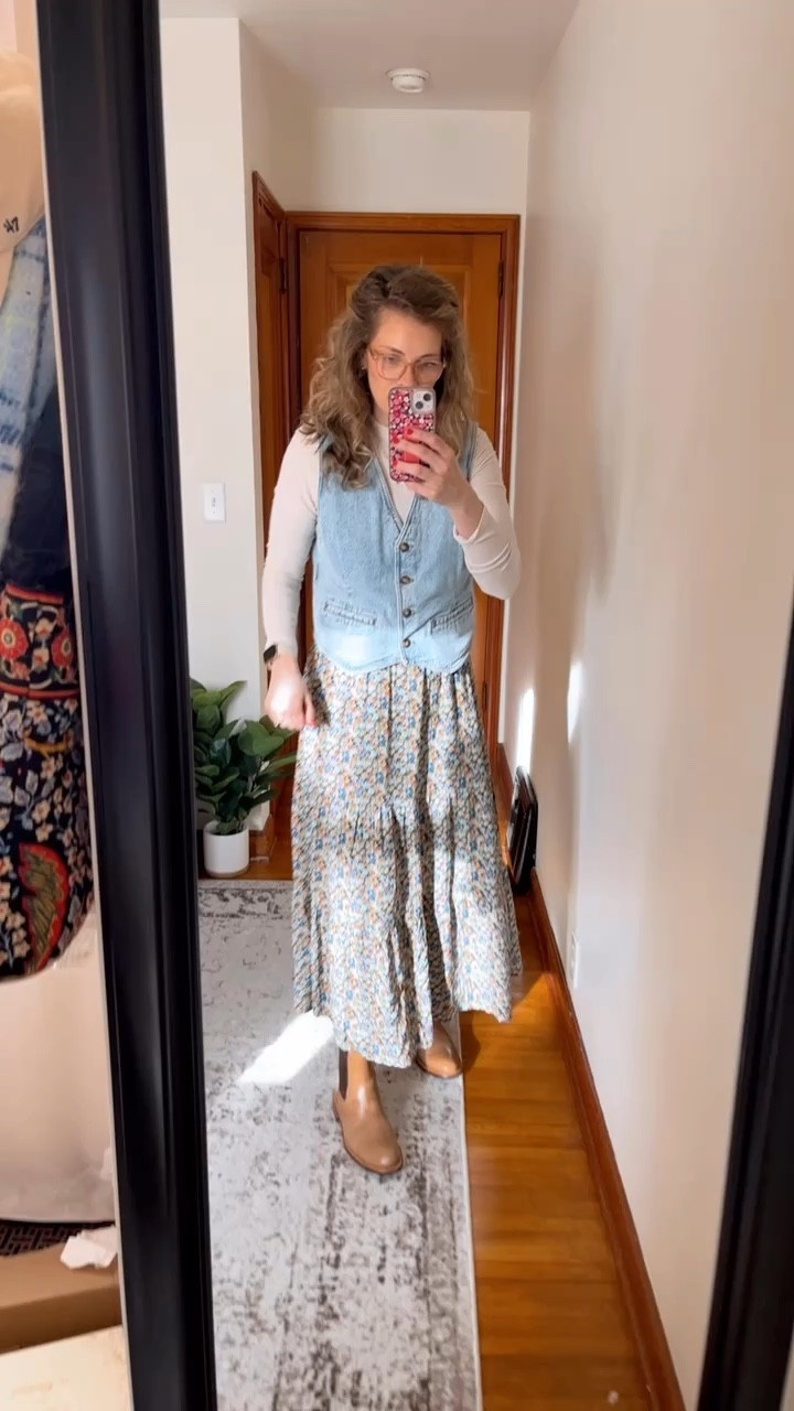 My church fit 🫶

I grew up wearing dresses to church and it is still one of my favorite things to wear! But I have found that skirts are easier as a mom —especially for breastfeeding! So definitely rocking the skirts lately 😍 this skirt is ADORABLE from Amazon! Everything I’m wearing is in a size medium 😍