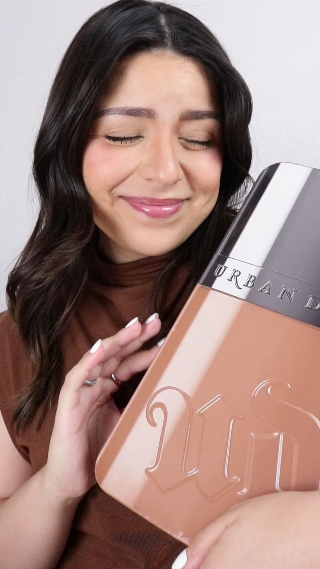 🚨SALE ALERT!🚨 Let’s talk about the Urban Decay Face Bond Triple Power Foundation ✨ * In summary, this is a 3-in-1 product:  - A long-lasting waterproof foundation  - A serum containing 3% niacinamide  - A setting powder
* I really enjoyed this foundation as a girly with oily skin - it gave my skin a natural matte finish. It gives you medium buildable coverage that lets you add more as needed and never gets heavy. 🤌🏼 * It wears well on its own, but if I were to wear it for longer than 6 hours, I’dd add setting powder on the t-zone and setting spray 💦

#LTKCyberWeek #LTKFindsUnder50 #LTKBeauty