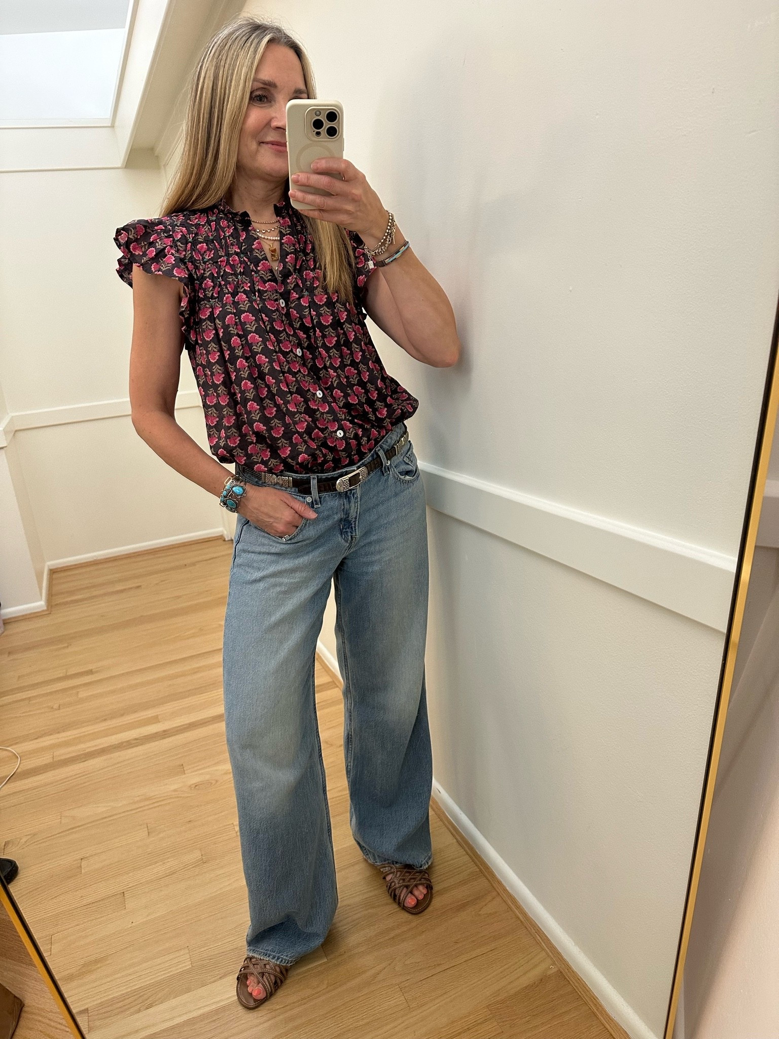The brown & pink colors in this @Avara top are so perfect for fall! Wearing a small but runs big. Also sized up to a 27 in these @levi loose jeans. I’m 5’6” for reference.

#LTKOver40 #LTKootd #LTKgrwm