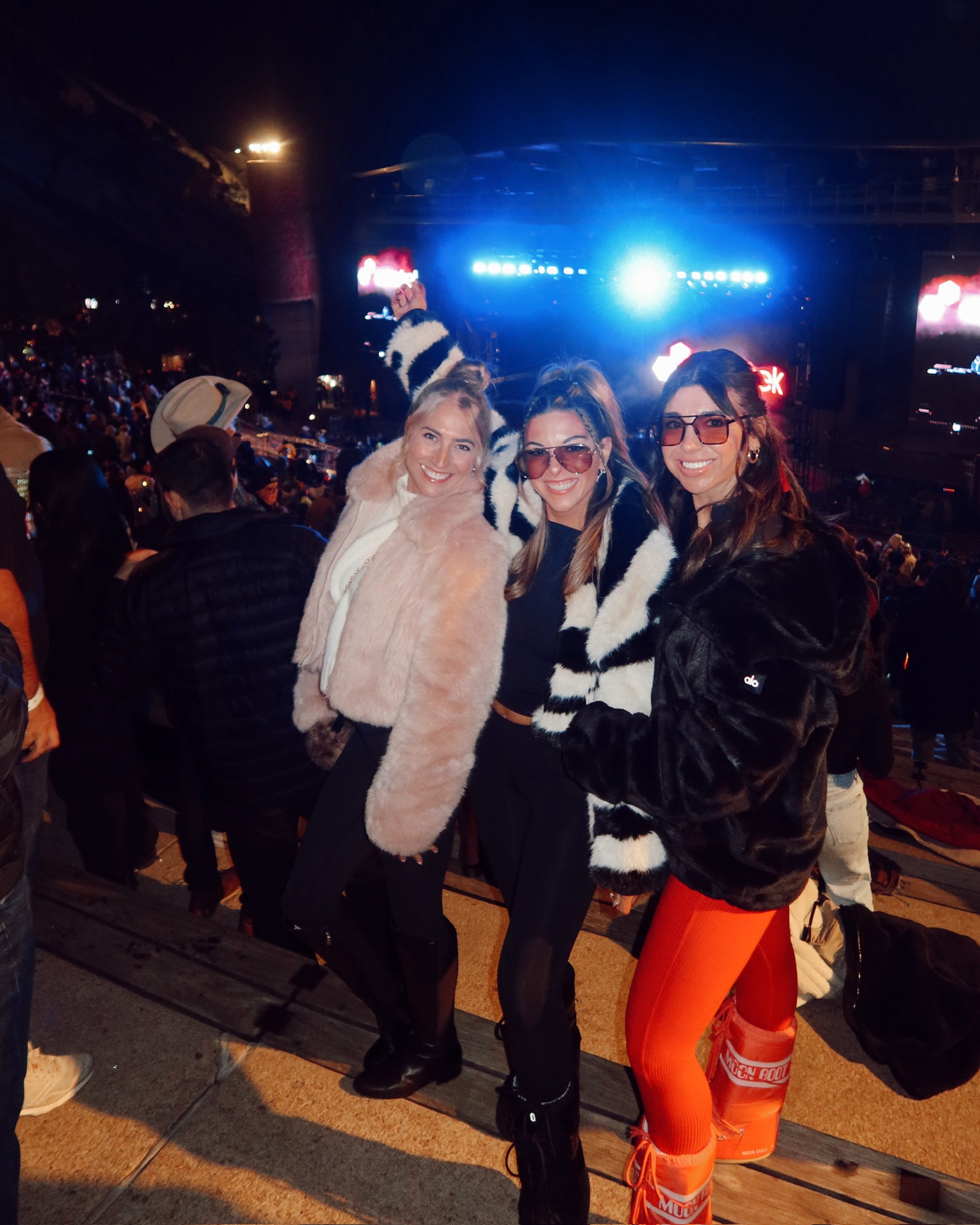 Concert looks fall fur cost concert outfit winter outdoor concept look inspo.

Wearing my usual smalls.
Sized up to a 4 in leggings.

Dibs code: emerson [unbothered bronze & strawberry summer]

#LTKParties #LTKStyleTip #LTKFindsUnder100