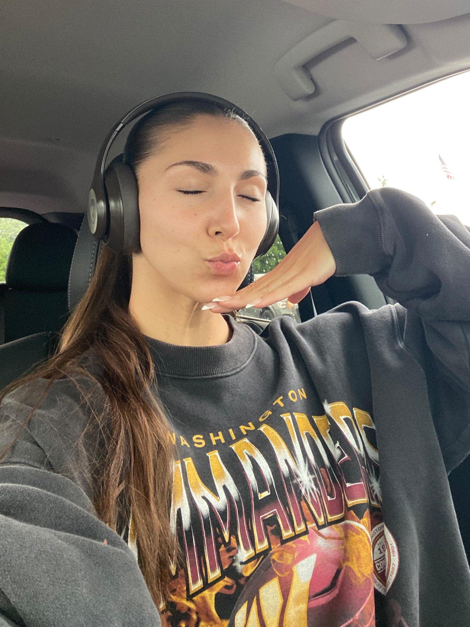 Gym fit on this gloomy day! ☁️Love my Washington commanders sweatshirt! It’s from Abercrombie and they have all 32 teams! #LTKGiftGuide 

#LTKStyleTip #LTKActive