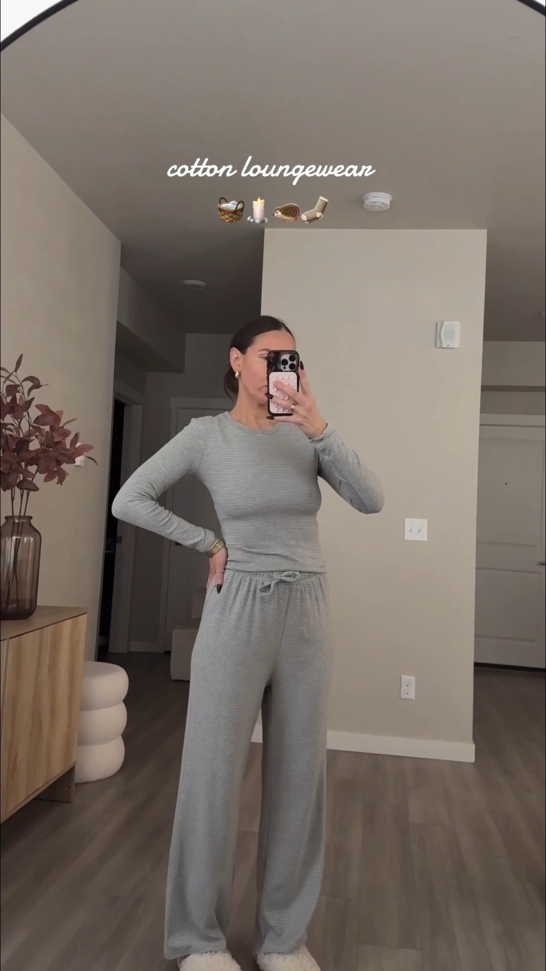 95%cotton.  soft. wide leg palazzo pants. fitte long sleeve shirt.  fremd soft and soooo cozy!!
#loungewear #chyrii