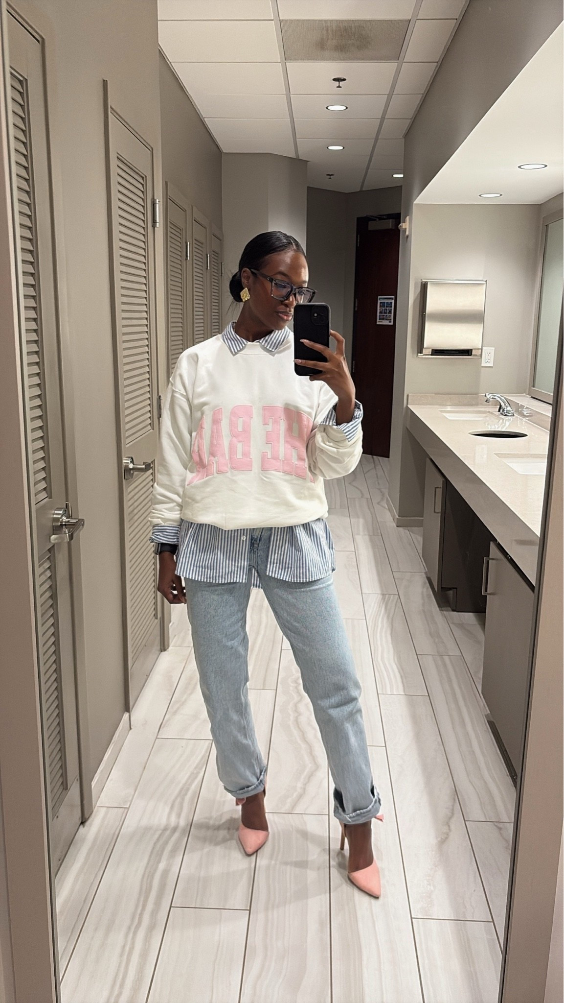 Friday office outfit !! 
Sweatshirt @The Bar 
Buttondown @h&m
Jeans @abercrombie 
Shoes @amazonfindsandfashion

#LTKgrwm