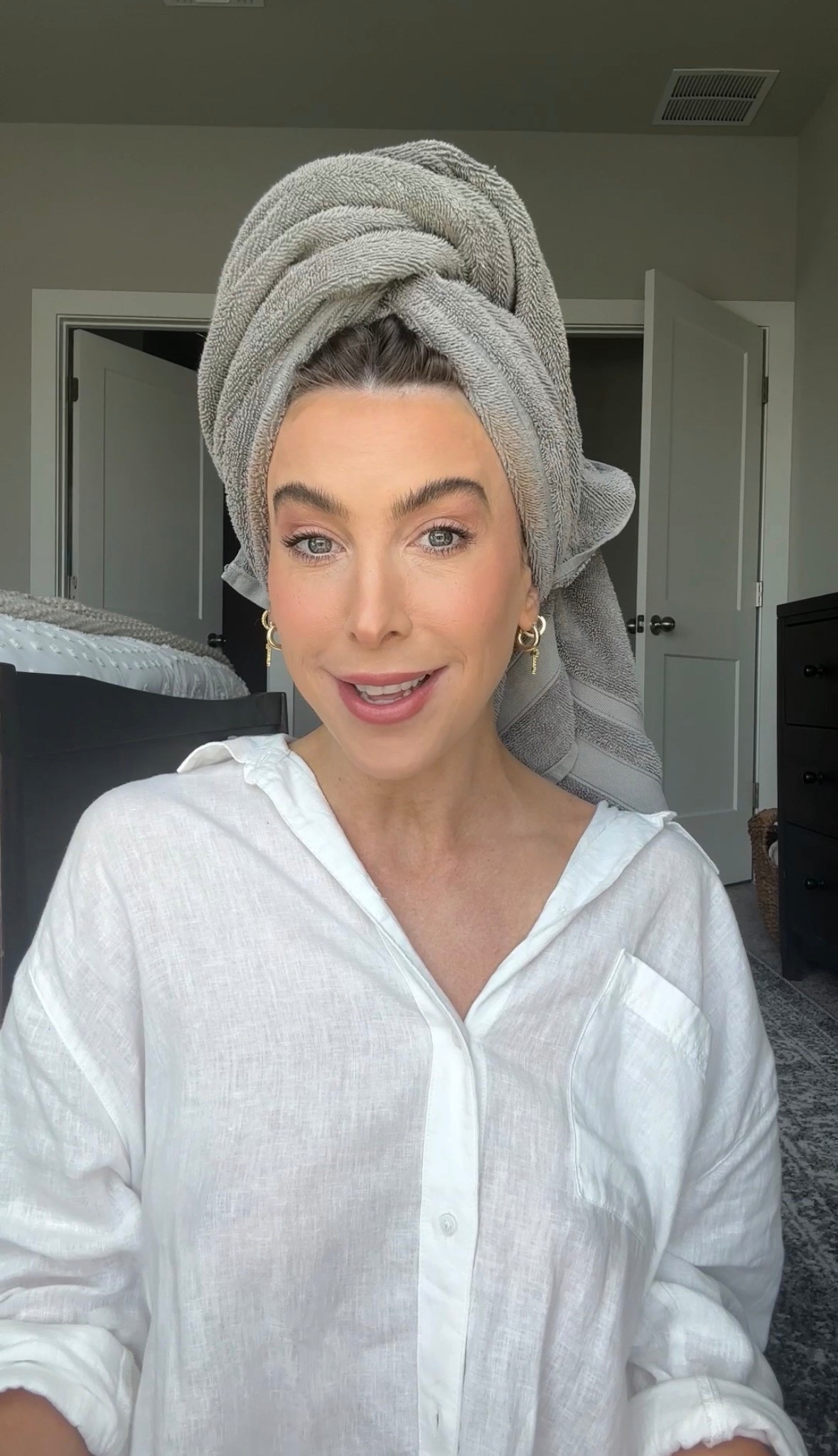 face tape: light medium neutral applied with a sponge
bronzer / blush duo: dibs shade 2
lip liner 1: BLUSHING
lip liner 2: PINKY SWEAR
lip gloss: STRAWBERRY
eye palette: tartelette in bloom
eye liner: GRAHAM CRACKER
brow gel: clear
mascara: black


#LTKvlog #LTKselfcare #LTKBeauty