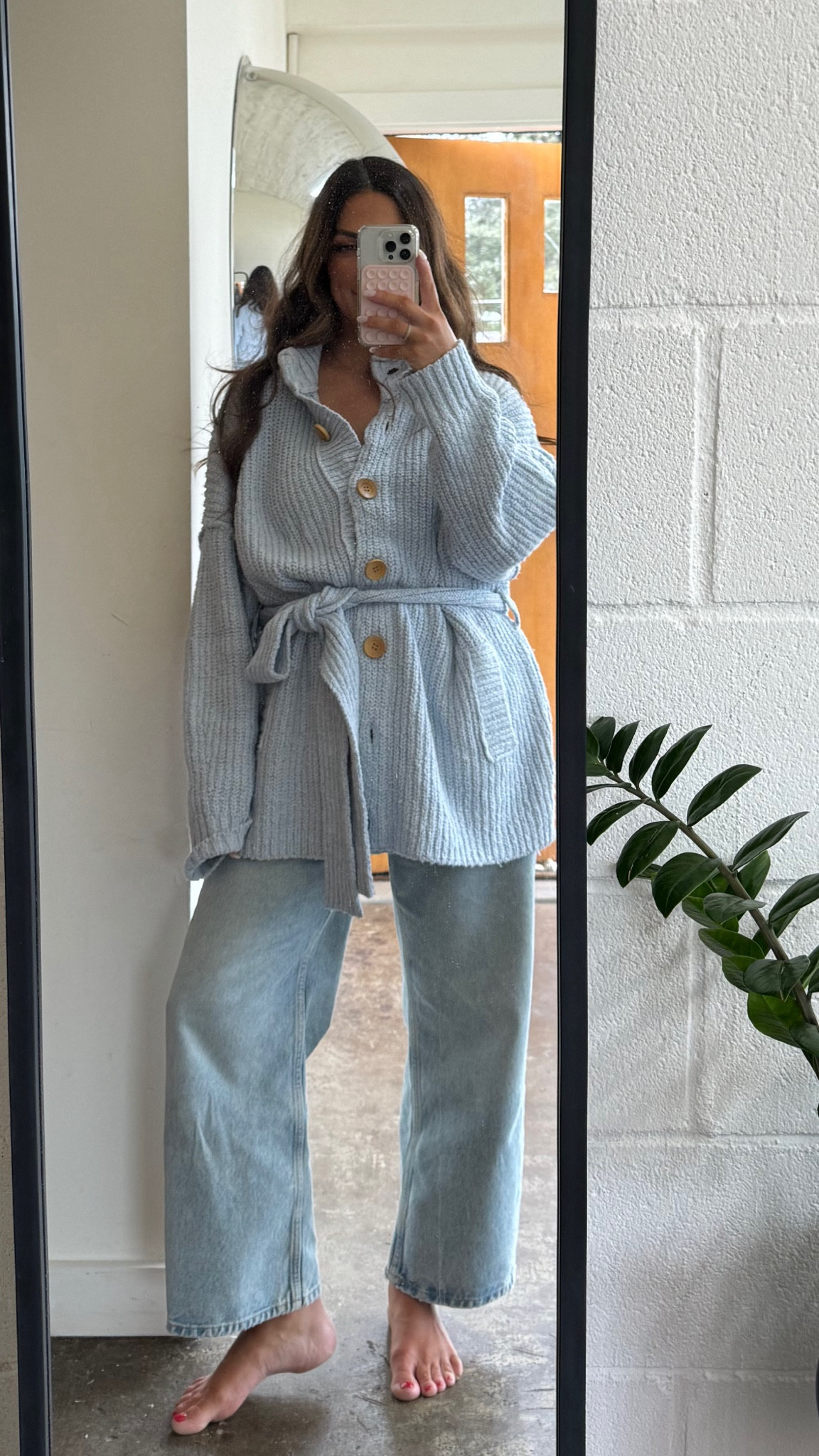 Small sweater / 27 jeans 