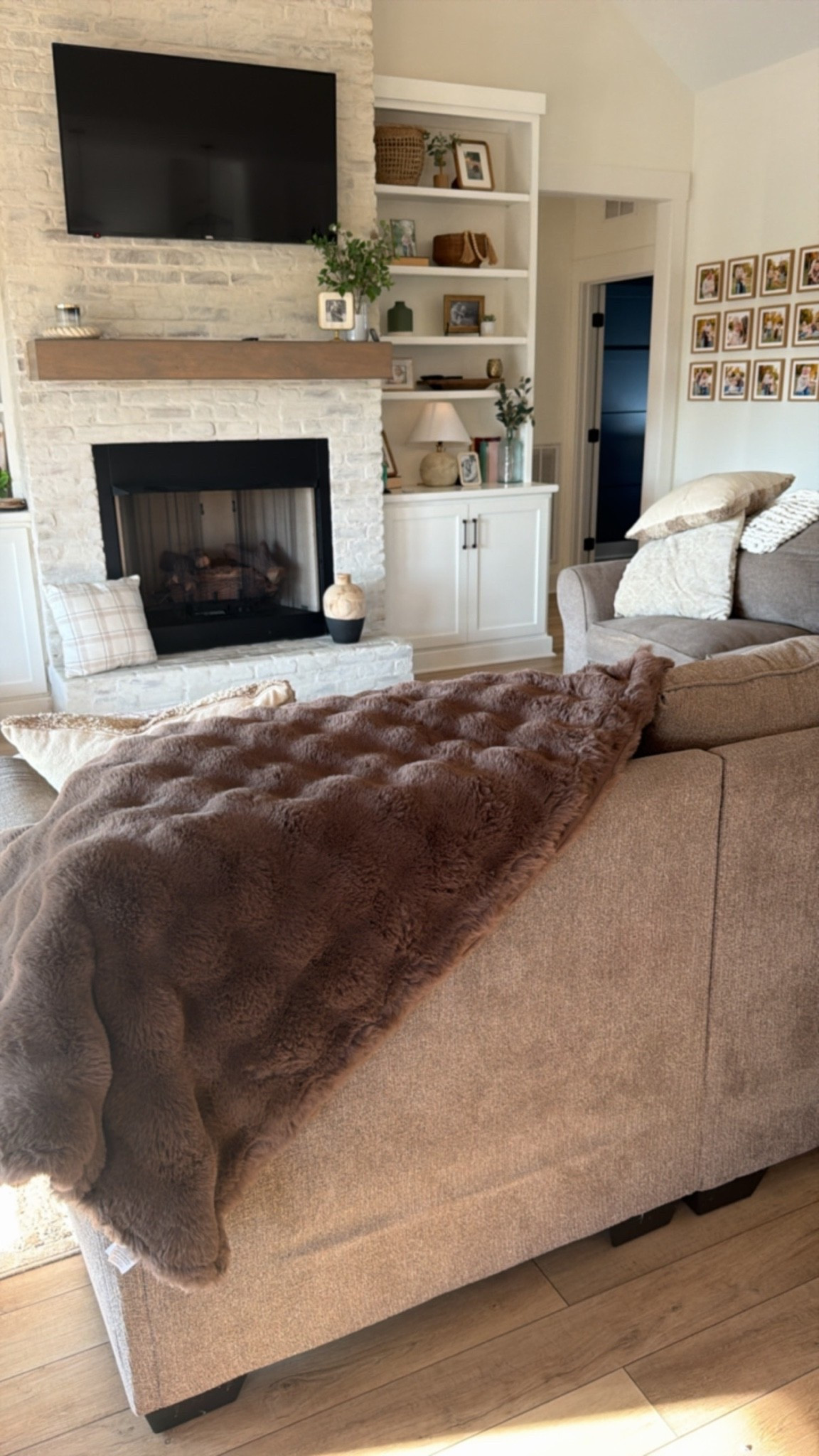 The coziest walmart blanket🍁🤎

#LTKSeasonal #LTKHome