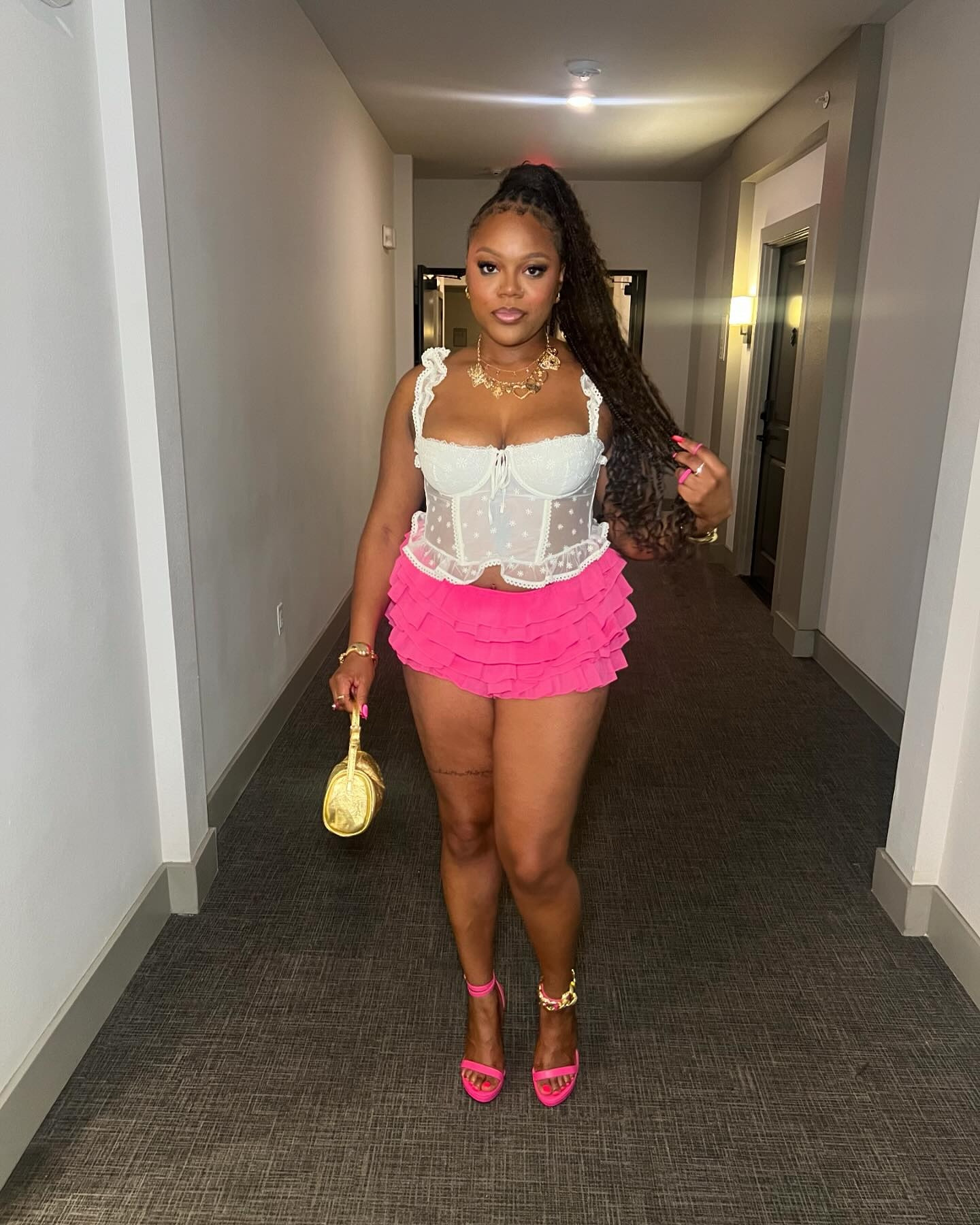 It’s my birthday, but the looks I’m serving is your gift #27 🎀