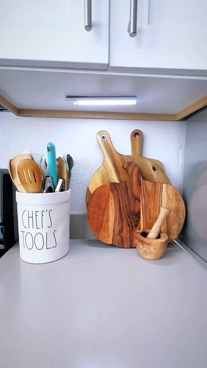 Decorating with seasonal decor pieces will add a touch of seasonal vibes to any space. 

My Pumpkin Cutting Board is selling out fast! Comment LINK IT for a DM to shop! 

✨ Click on the “Shop  DAILY FIND collage” collections on my LTK to shop.  Follow me @winsometaylorlifestyle for daily shopping trips and styling tips! Seasonal, home, home decor, decor, kitchen, beauty, fashion, winter,  valentines, spring, Easter, summer, fall!  Have an amazing day. xo💋 

#falldecor #autumn #dailyfinds 
#cleaning #organizedkitchen #reelsinstagram #1111 #over50 #trending

Home Decor/Home Edit/kitchen update Decor/Home/Home Improvements/ fall decor/kitchen decor/autumn Decor / Amazon Must-Haves/Home Accessories

#LTKHome #LTKSeasonal #LTKOver40