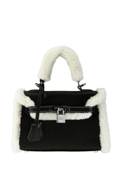 SHERPA LINED PU PURSE | AKIRA