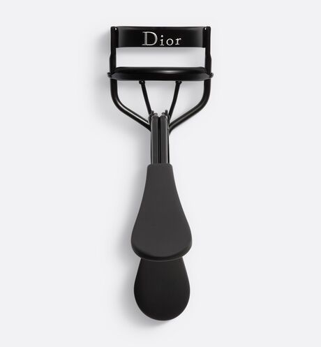 Dior Backstage Eyelash Curler: a perfect curl, instantly | DIOR | Dior Beauty (US)