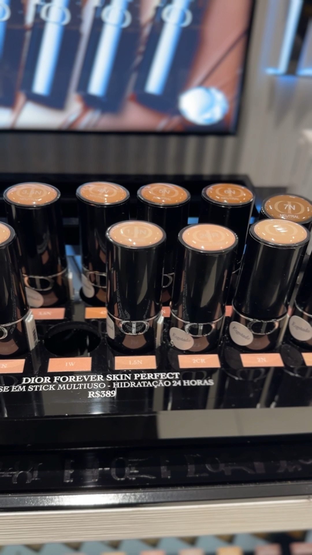 E esses lançamentos da Dior gente???? 😱
  
Fiz swatches das novas bases em bastão e dos contornos também! 
 
Estou desejando demais essa paleta nova de iluminadores! 
 


#LTKguiadepresente #LTKbeleza #LTKbrasil