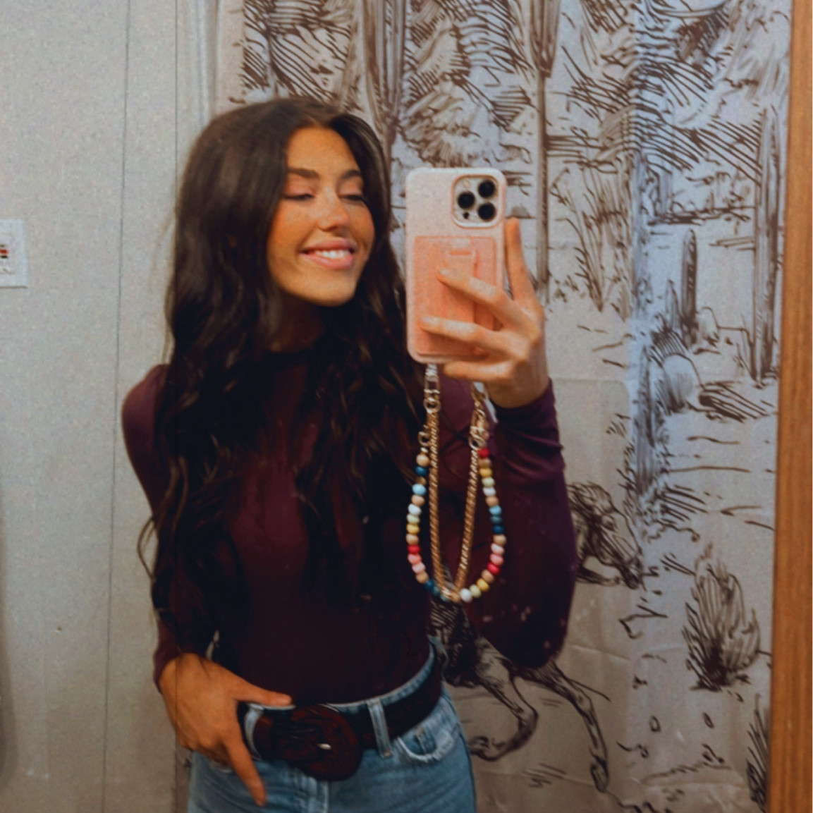 In love with the phone case setup 👋🏼👒

#LTKFind #LTKSeasonal #LTKhome