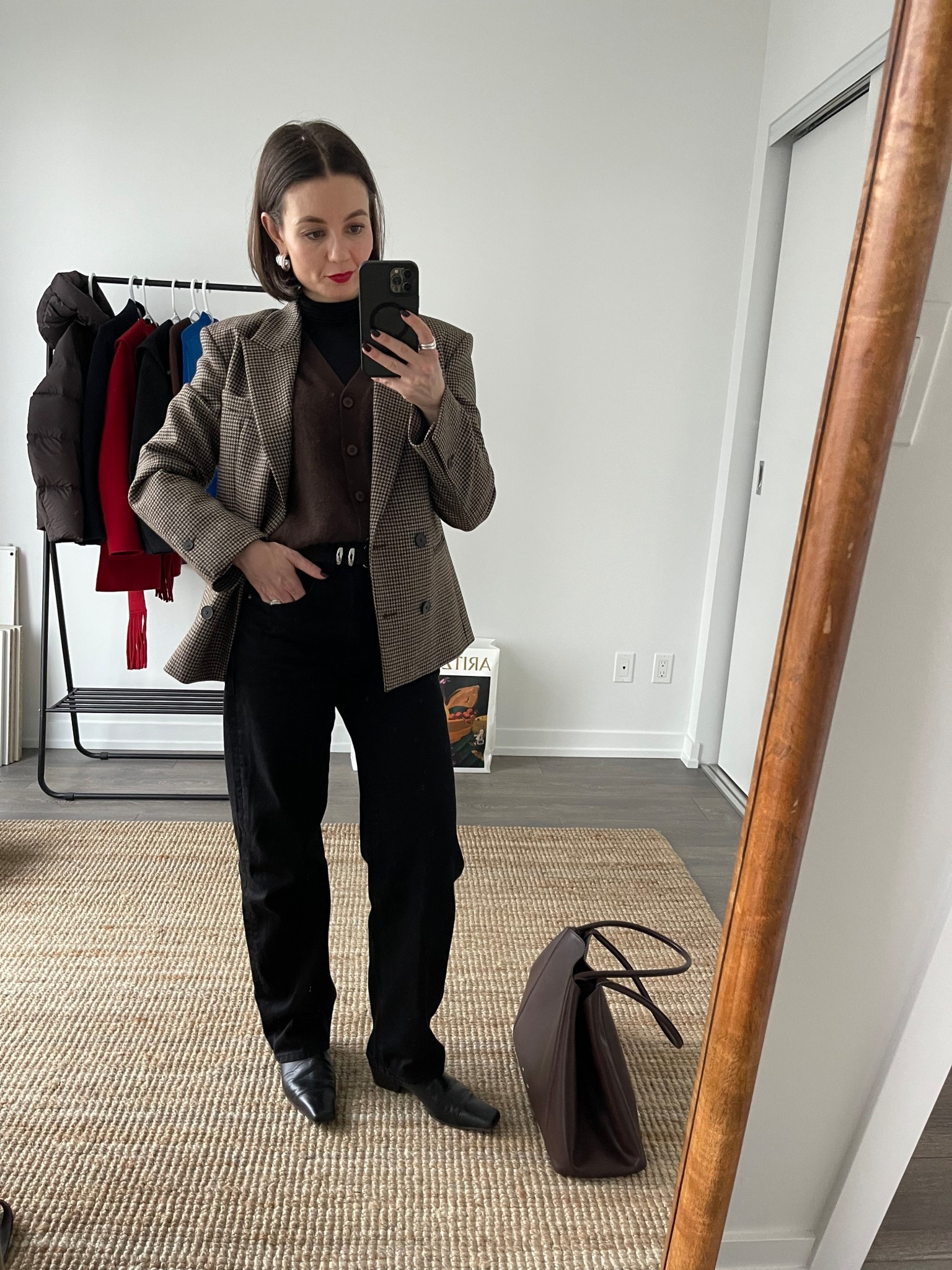 Ootd with some of my favourite wardrobe staples!

Houndstooth blazer, barrel jeans (24), black boots, brown cardigan, brown bag (use Sansha50)

#LTKdayinmylife #LTKSeasonal #LTKootd