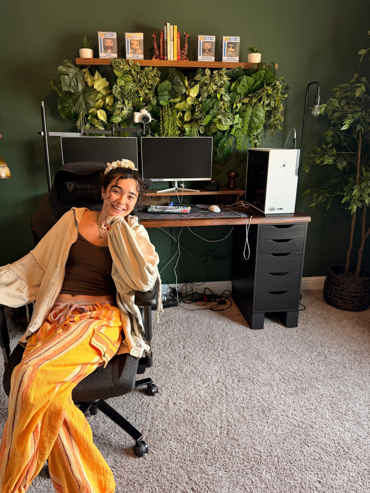 The butcher block is the same but I got him the 6ft by 25” NOT the 4ft. They don’t have the other anymore but there are lots of other options & stains 