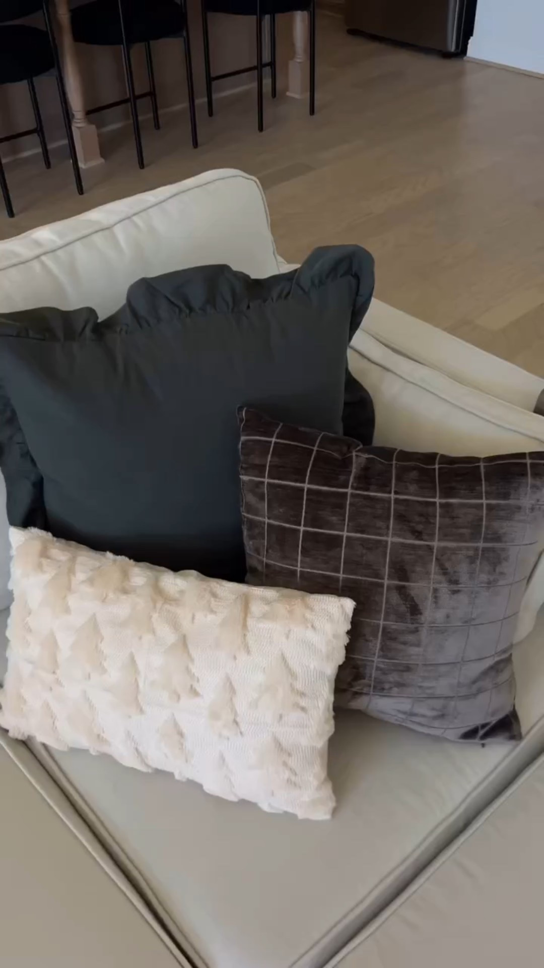 wanted to find some throw pillow covers for the holiday season that weren’t too “loud” but still gave off that cozy Christmas feeling & I found them 🥹🎄 
#amazonhome #cozychristmas #amazonhomefinds #christmashomedecor #christmasdeecor

#LTKFindsUnder50 #LTKHoliday #LTKHome