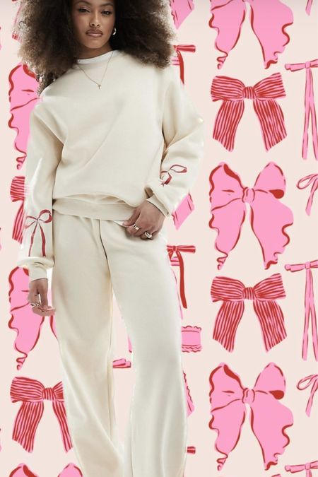 Travel outfit, sweatsuit, bows 