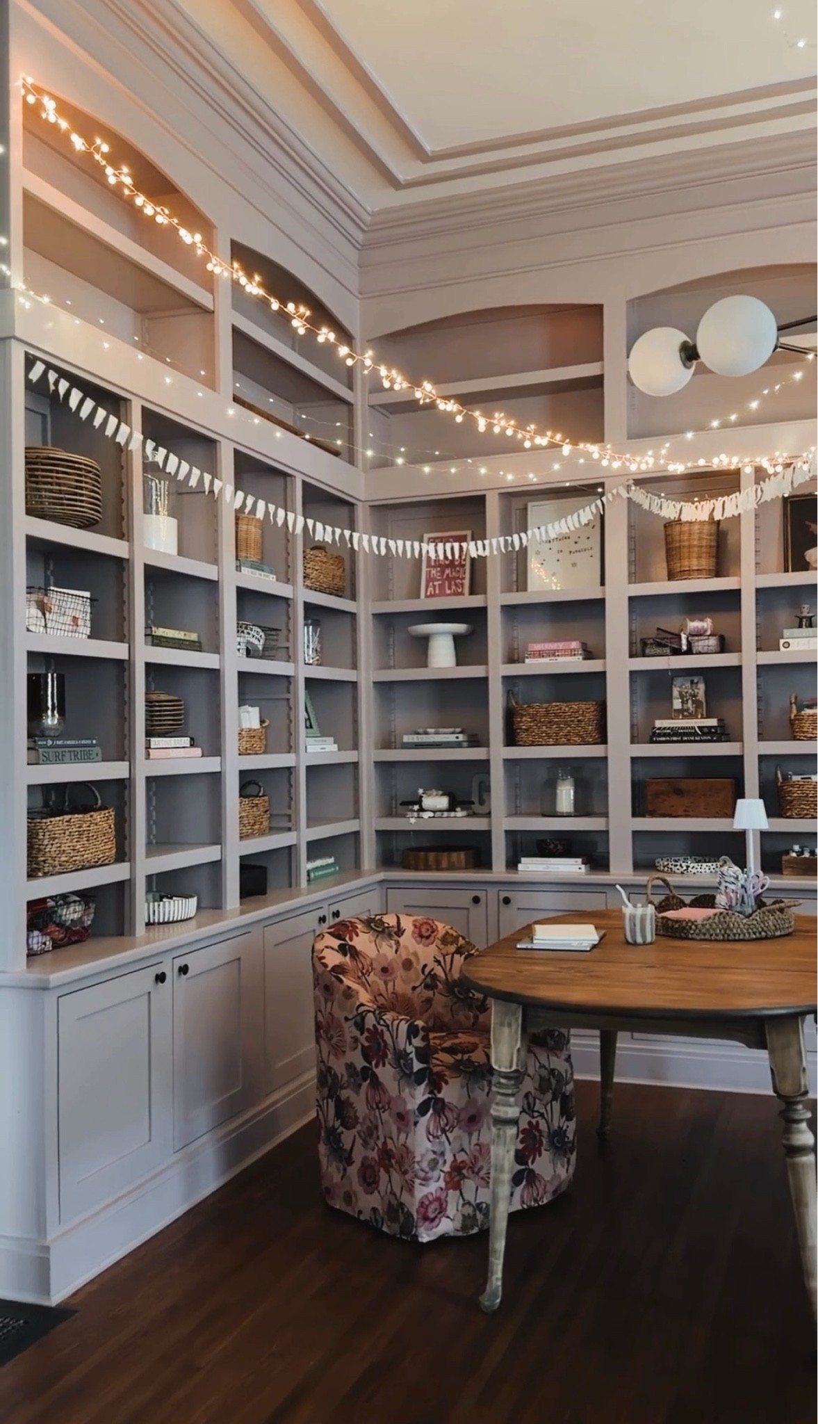 Added twinkle lights to my office for some You’ve Got Mail vibes 🍂

#LTKSeasonal #LTKHome