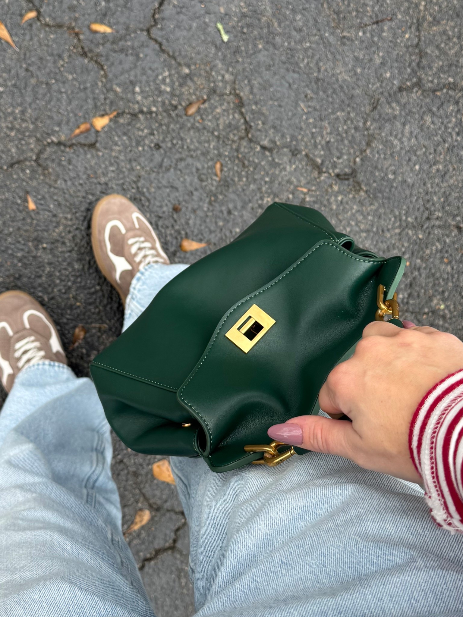 my favorite lil bag right now 👛 comes in 19 colors/variations — perfect size for day to day 🤎



#LTKFindsUnder100 #LTKootd