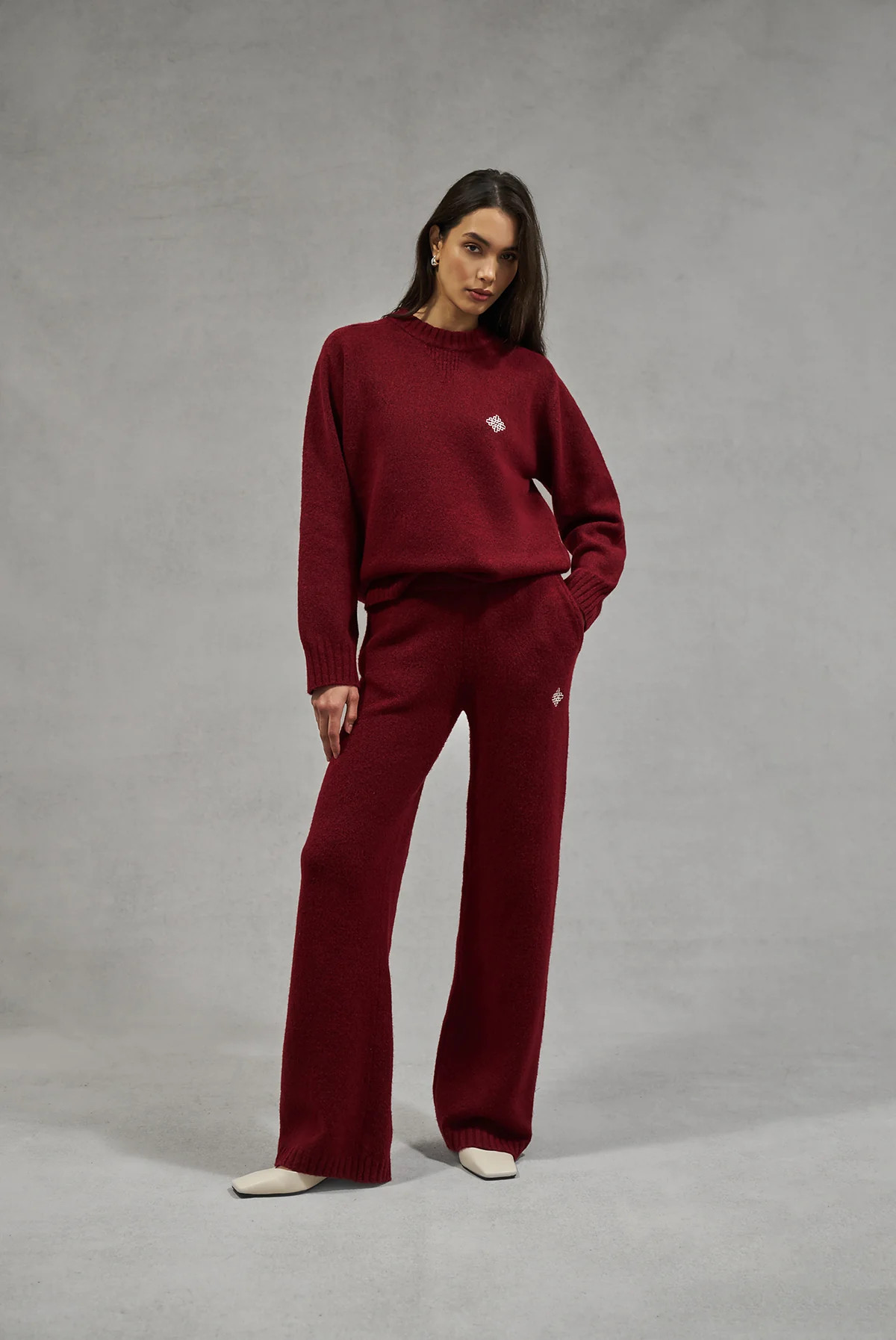 FLUFFY KNIT EMBLEM EMBROIDERED CREW - BURGUNDY | The Couture Club