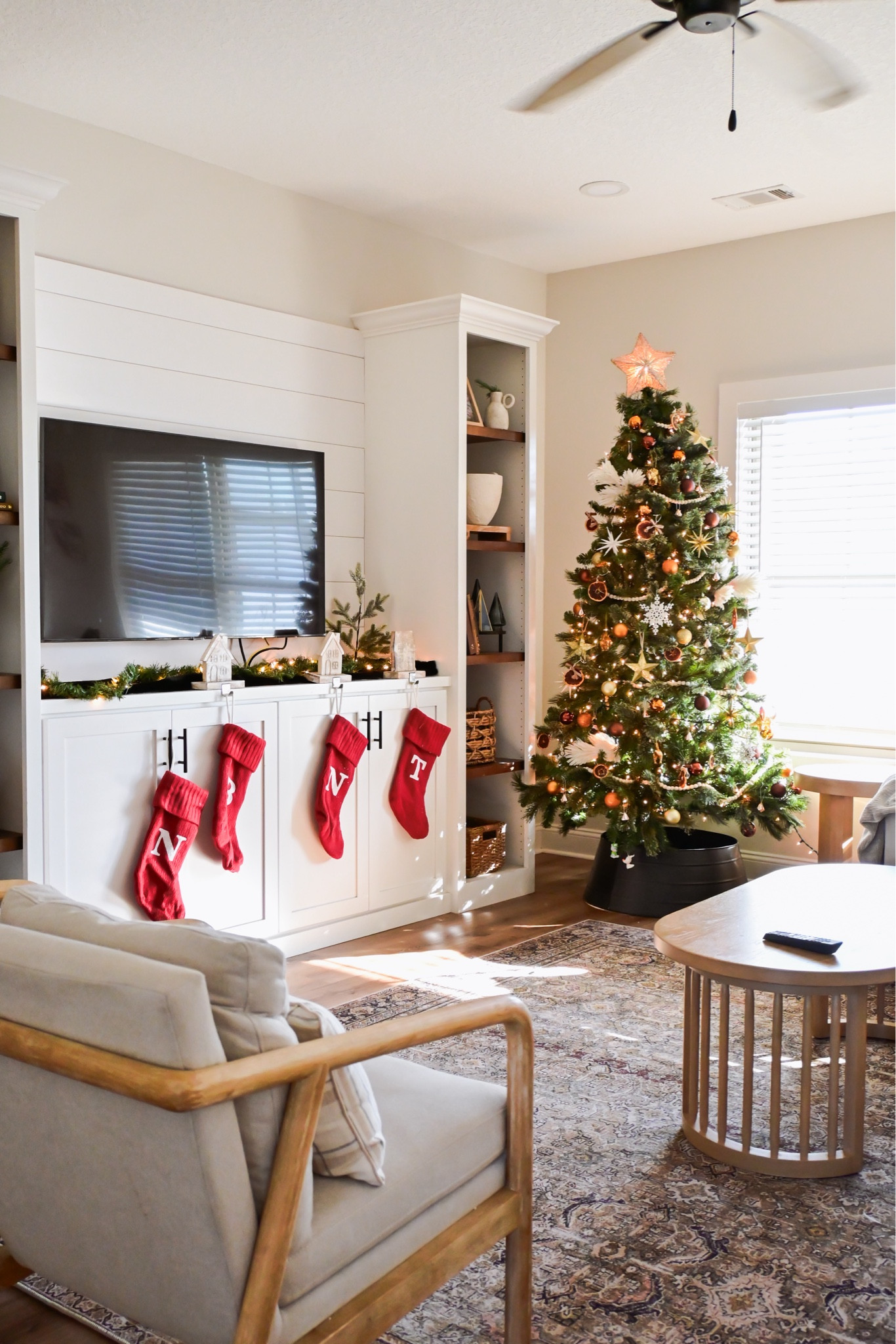 Christmas vibes are vibing! 😌
#homedecor #livingroom #coffeetable 

#LTKGiftGuide #LTKSeasonal #LTKhome