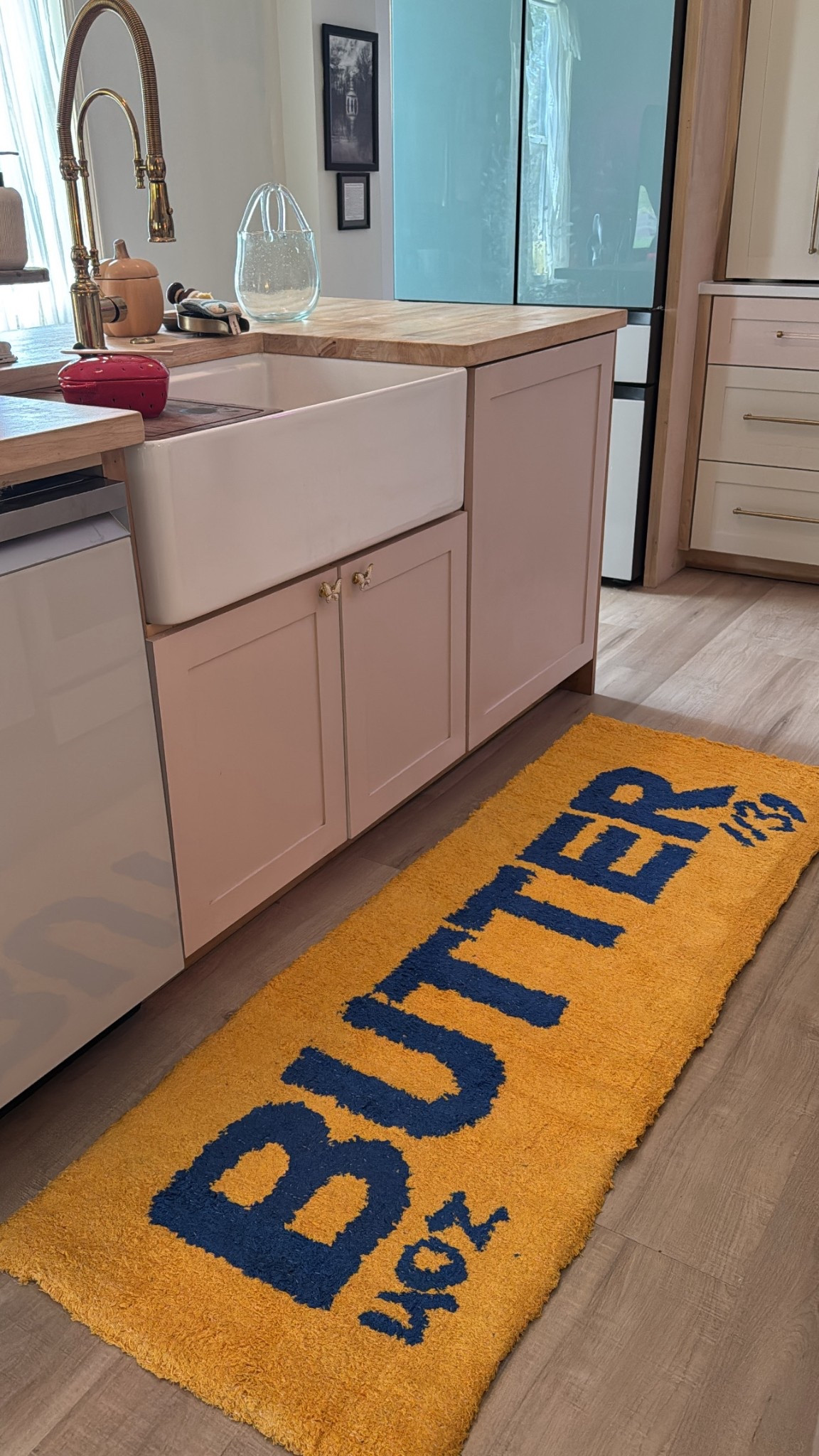the new kitchen rug LOVE - bigger than I expected but in the best way 