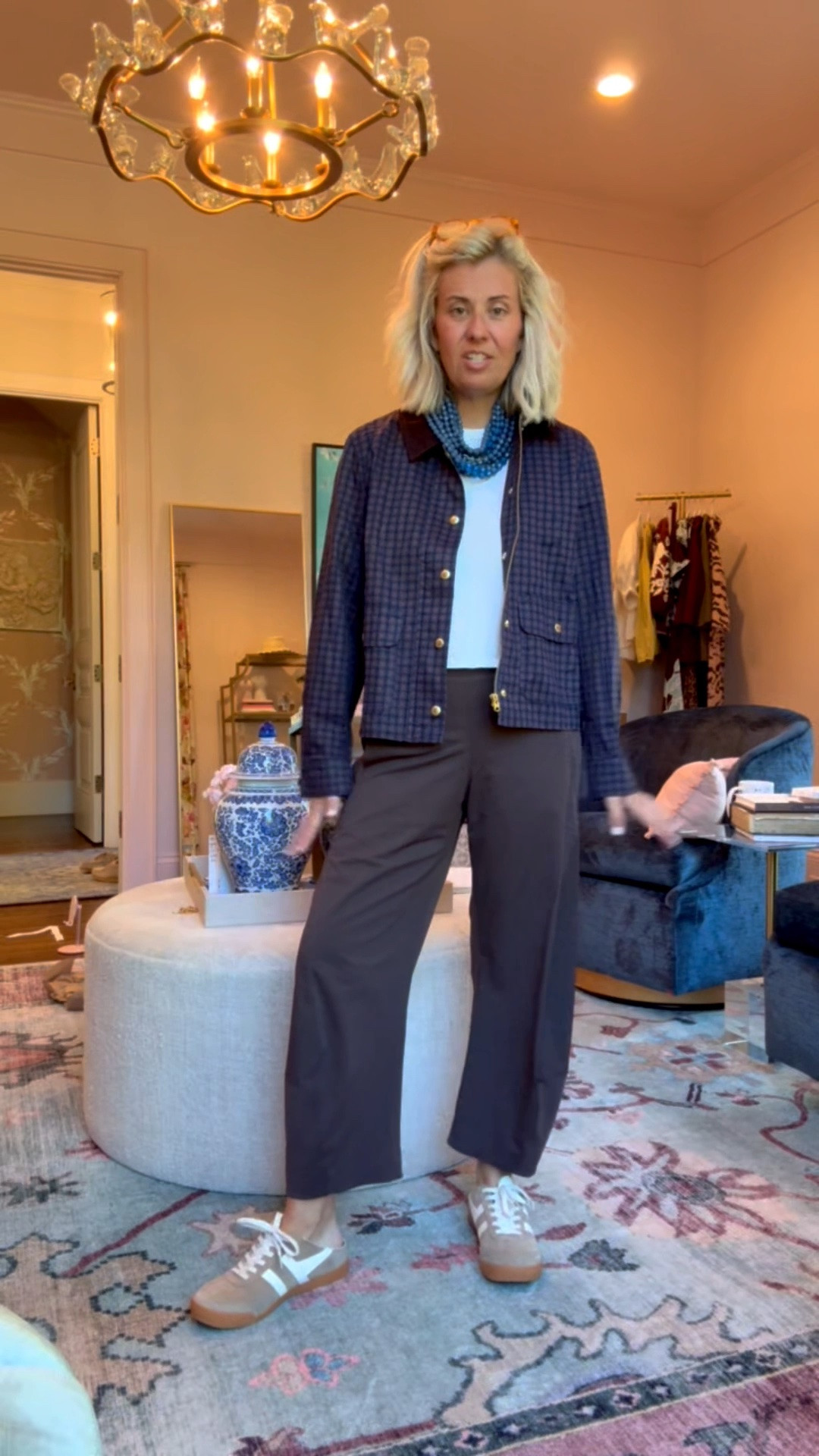 Showing you how a statement jacket can make your outfit! ￼
Jacket - small 
Tee - xs
Ruti Pants - 4P
Sneakers - 8tts