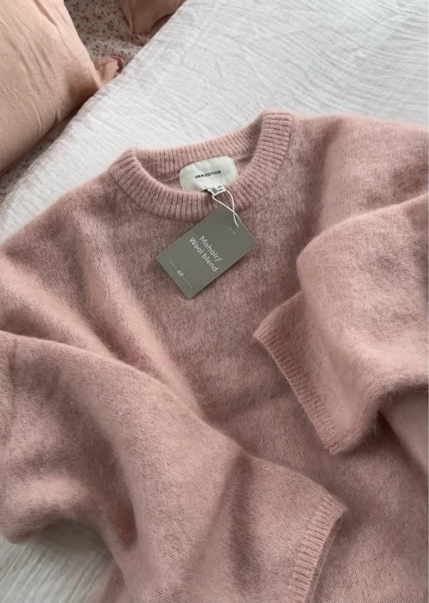 The cutest sweater from H&M

This one is a must have 🤍🤍

#hm #hmsweater #pinksweater #wintermusthave

#LTKStyleTip #LTKSeasonal #LTKSaleAlert
