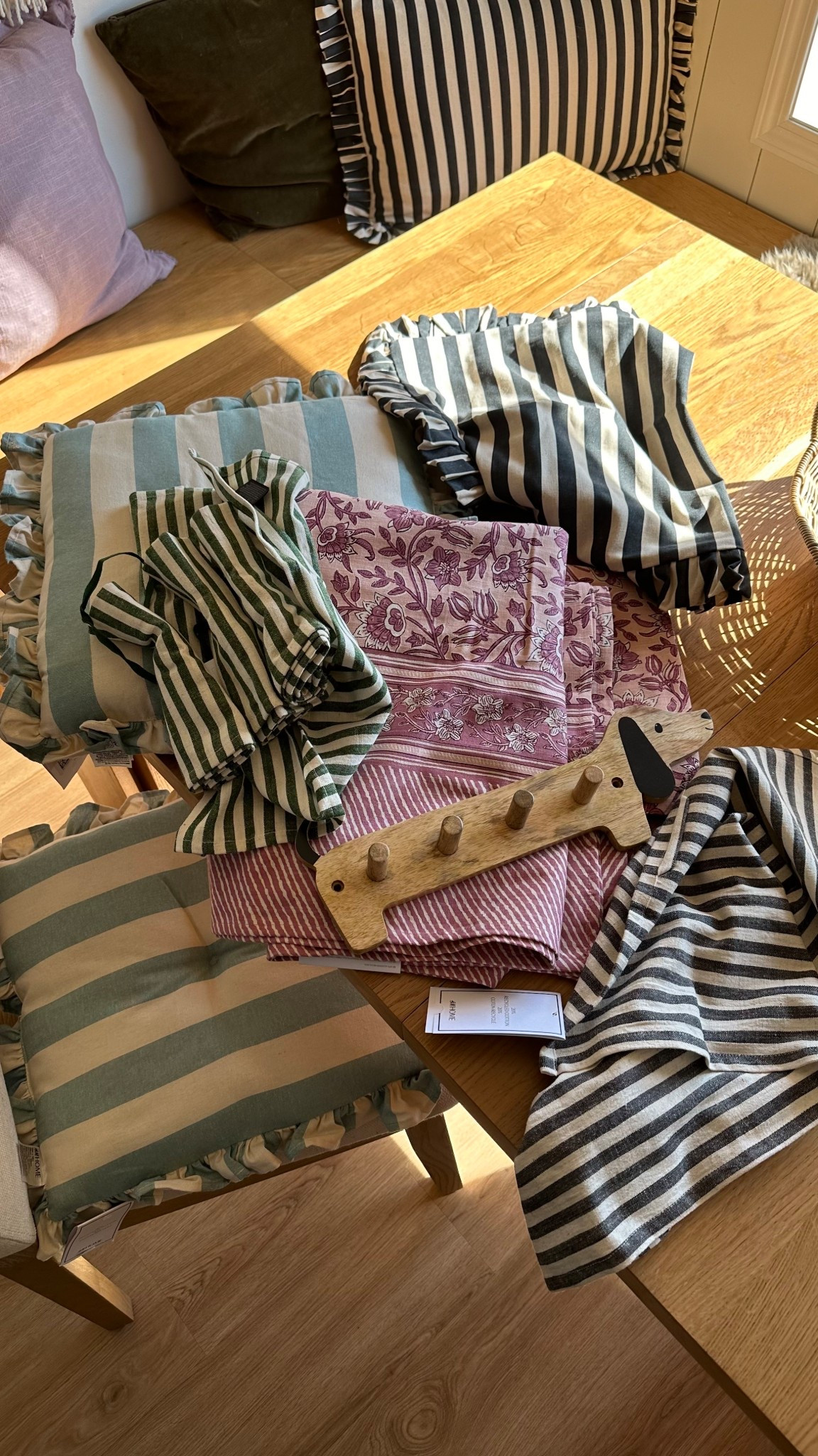 Cute eclectic cottage vibes & I’m obsessed with the stripes! The dog hook & seat pads are sold out but I’ll keep an eye out for dupes :)