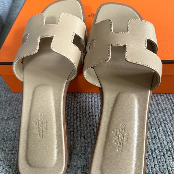Size 38EU  NEW HERMÈS Beige Albinos Calfskin ORAN Sandals | Poshmark