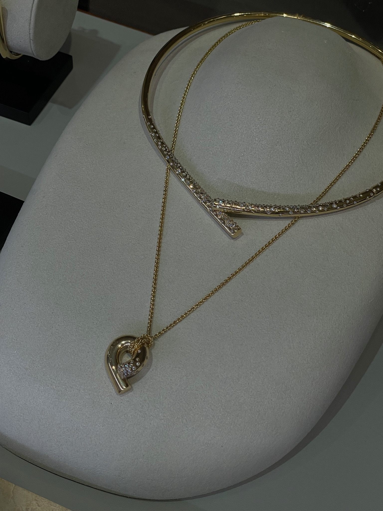 Tabayer 
Solid gold necklaces 
