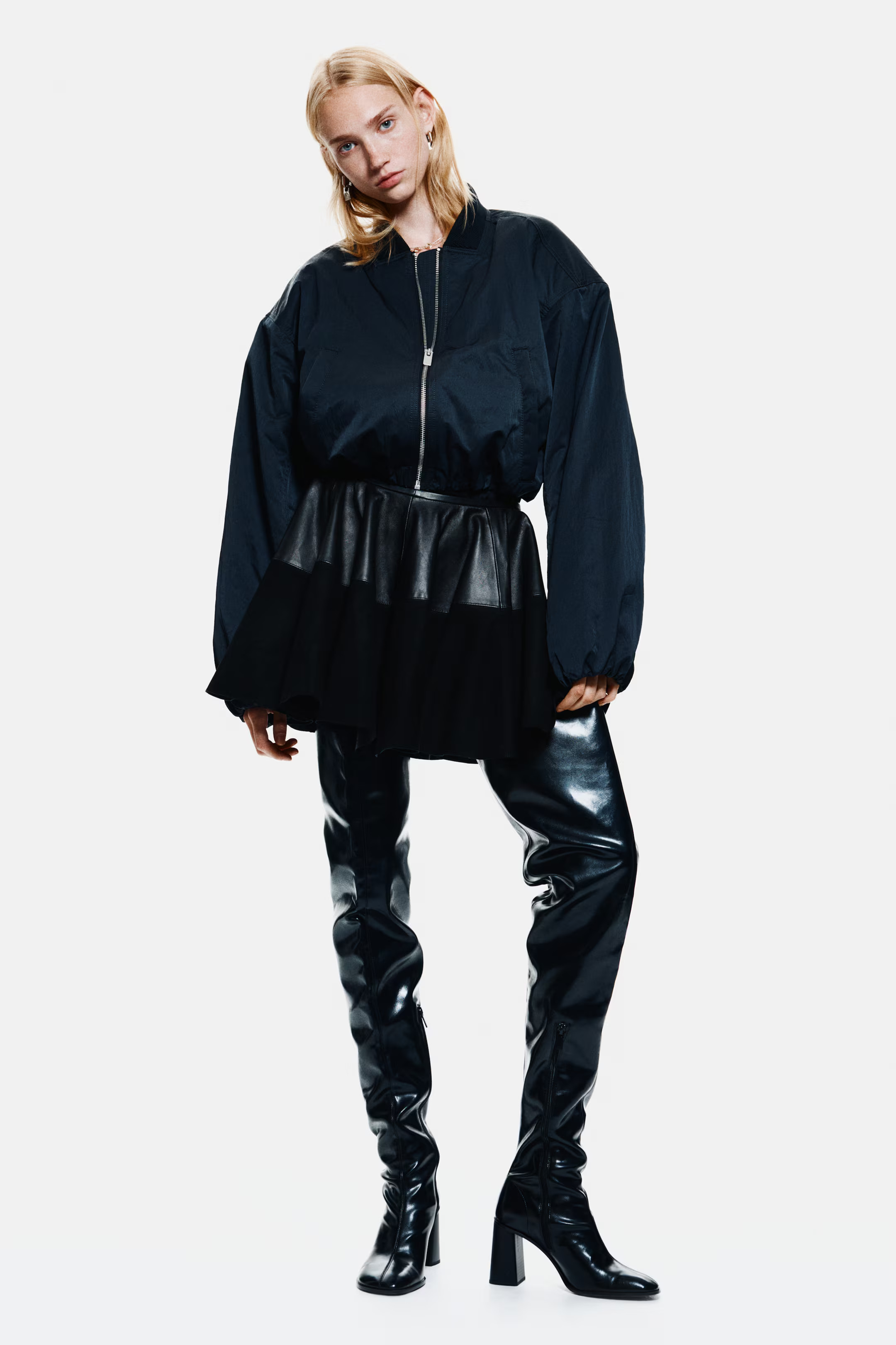 Kurzer Tellerrock aus Leder | H&M (DE, AT, CH, NL, FI)