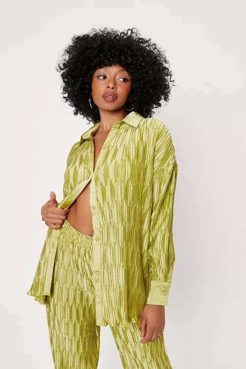 Petite Geometric Plisse Long Sleeve Shirt | NastyGal (UK, IE)