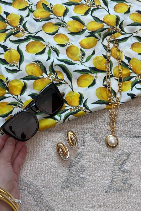 J. Crew summer accessories / oversized sunglasses, lemon silk scarf and gold jewelry 


Silk scarf / silk scarves | jewelry | summer accessories 

#LTKTravel #LTKStyleTip #LTKSeasonal