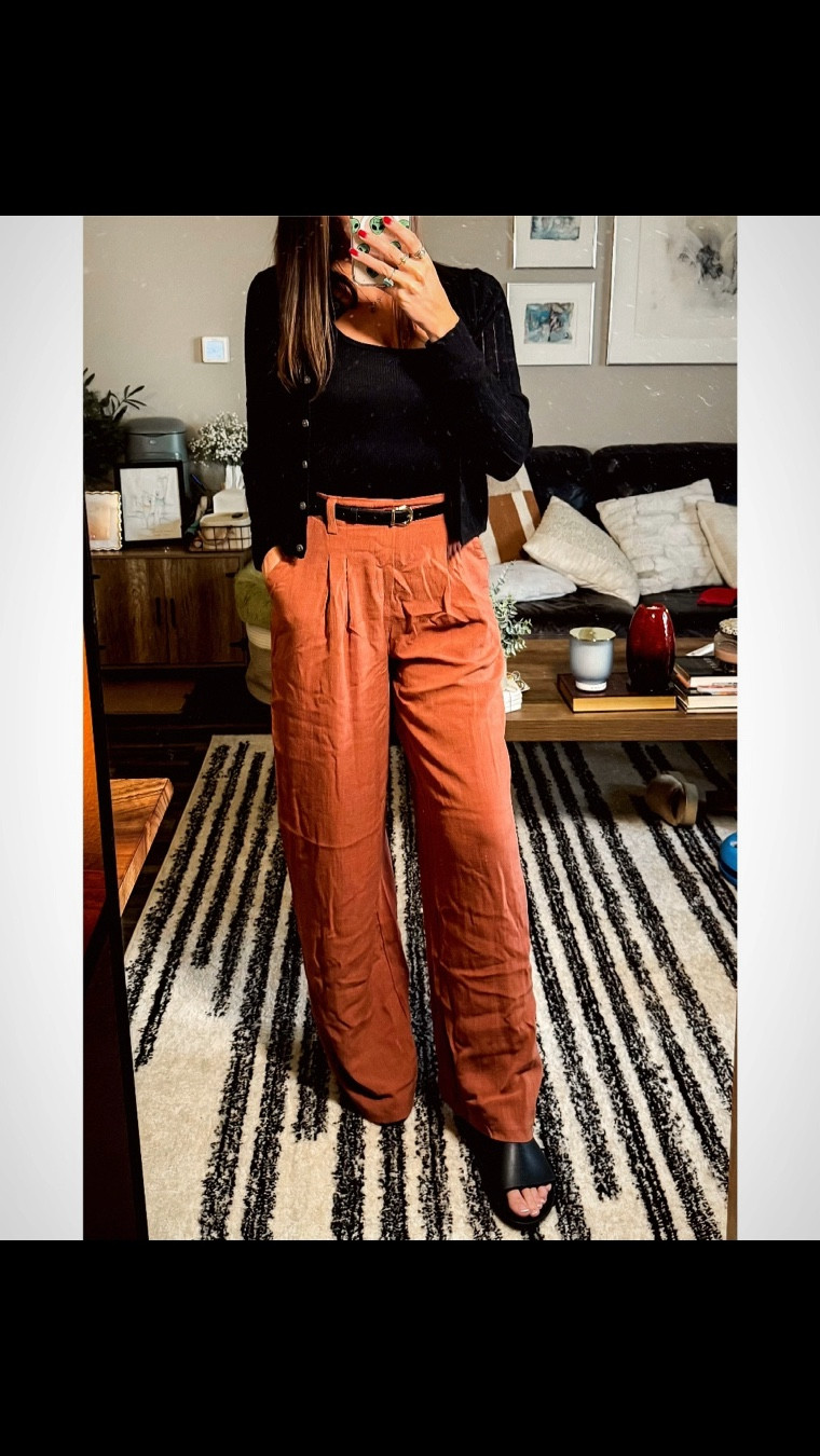 Serving up a fresh stack of fits—because outfit repeating is just efficient storytelling.
From laid-back neutrals to polished layers, here’s what I’ve actually been wearing lately.
Everything’s linked on LTK if something catches your eye!

#LTKSeasonal #LTKSaleAlert #LTKFindsUnder100