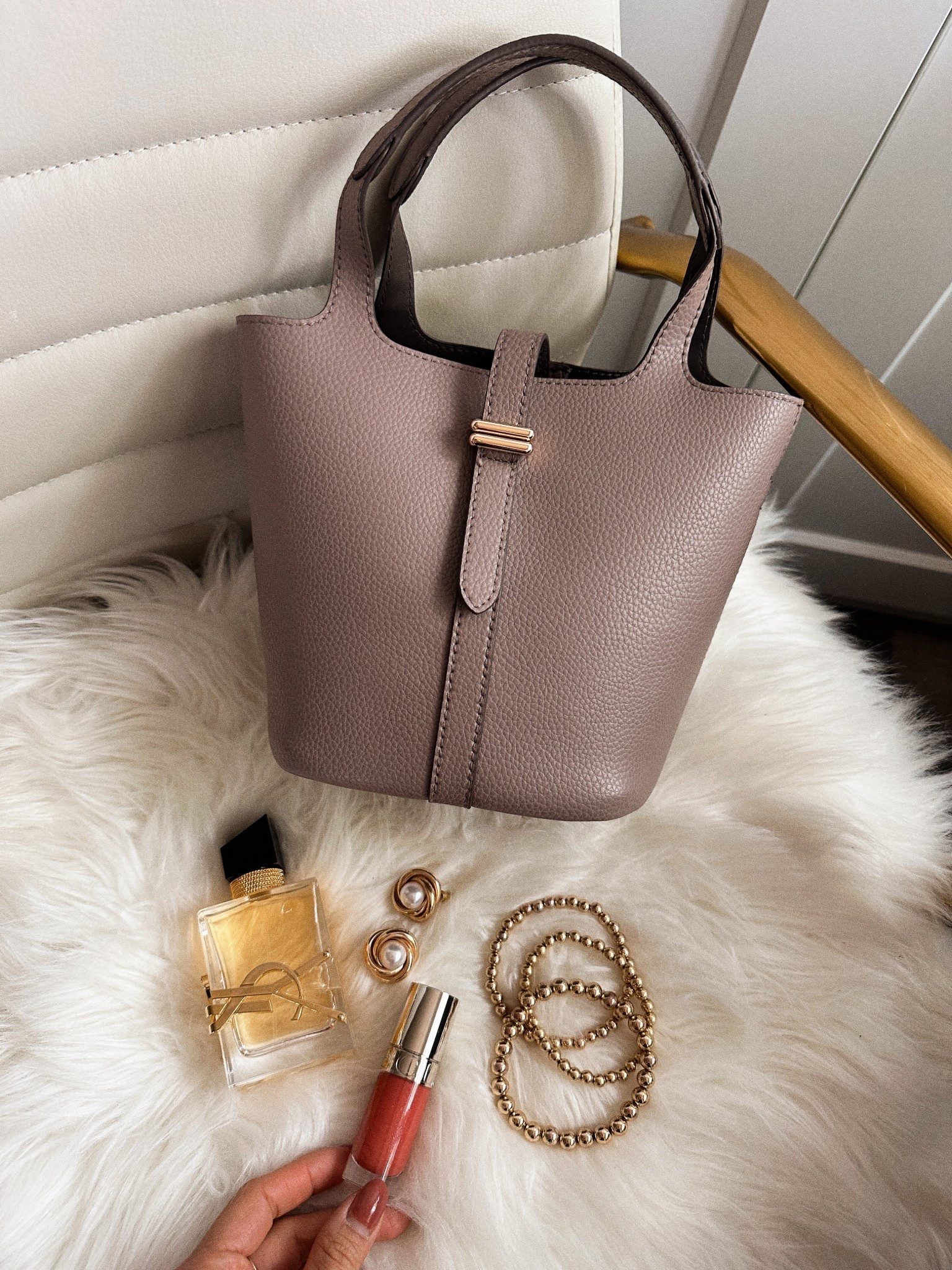 These accessories on repeat! 
This bag is adorable and under $25!

#LTKWorkwear #LTKootd