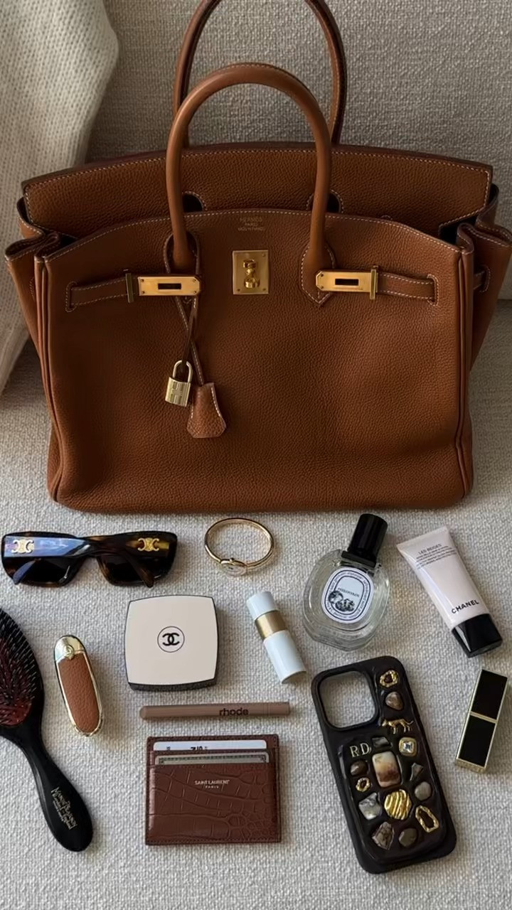 what's in my bag 🤎🧸👜 

 #LTKWatchNow #LTKStyleTip #LTKBeauty