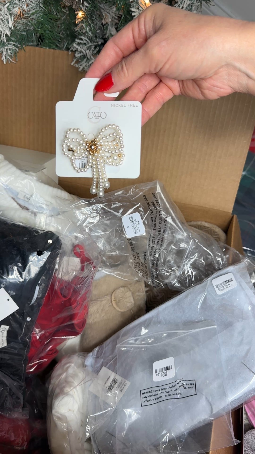 Pearl bow brooch

#LTKHoliday #LTKFindsUnder50