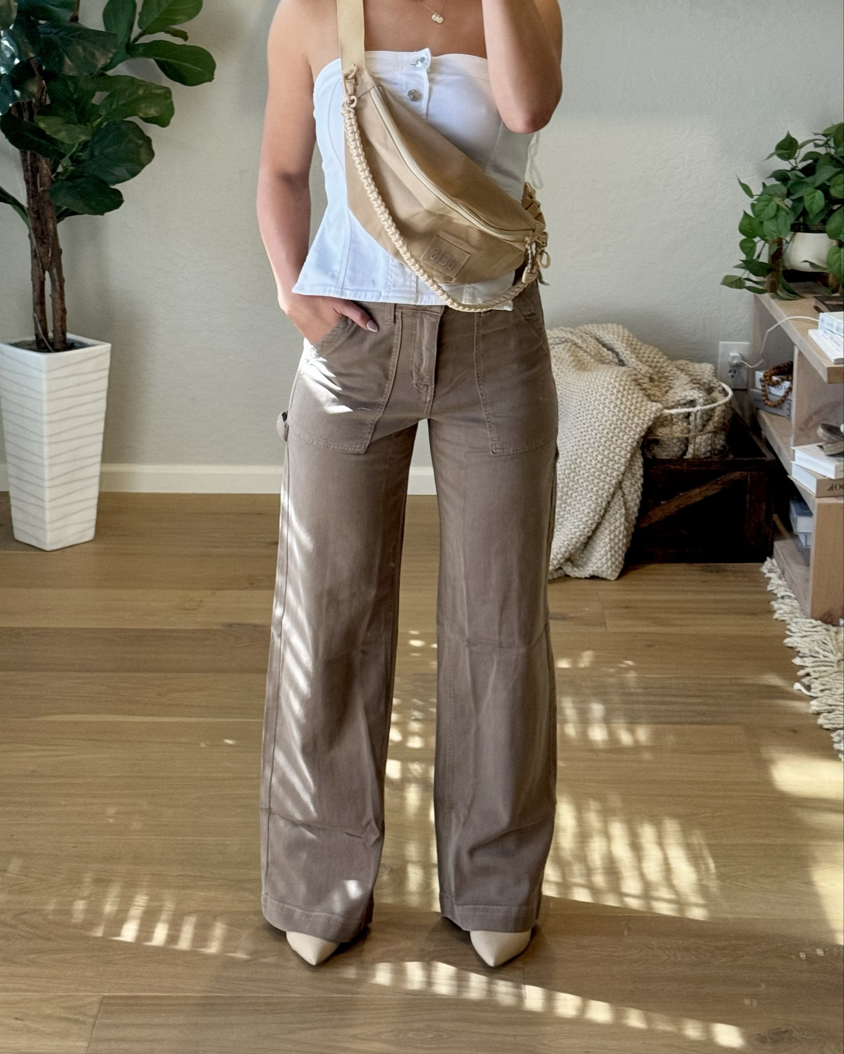 Kicking myself for never buying brown pants until now. ABSOLUTE STAPLE 😭😍

Stretchy! Size down for better fit. 

Top: S
Jeans: 4


#LTKFindsUnder50 #LTKSaleAlert #LTKBacktoSchool