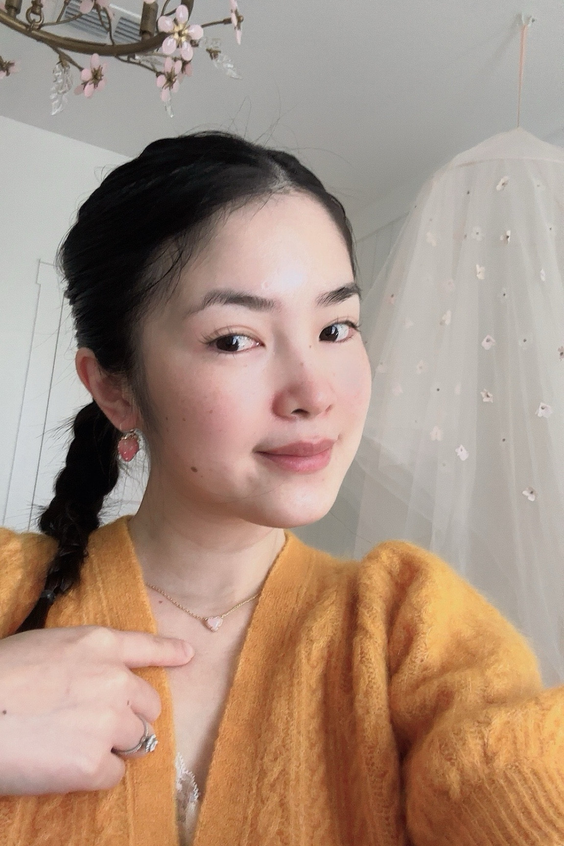 Dây chuyền trái tim đá thạch anh hồng mạ vàng 14k đeo rất xinh và ko bị xỉn màu đâu ạ. Đá thạch anh có tách dụng chữa lành, thu hút năng lượng tích cực, yêu thương bản thân và các mối quan hệ xung quanh thuận lợi hơn 💖🎀

#LTKstyletip #LTKbeauty #LTKSeasonal