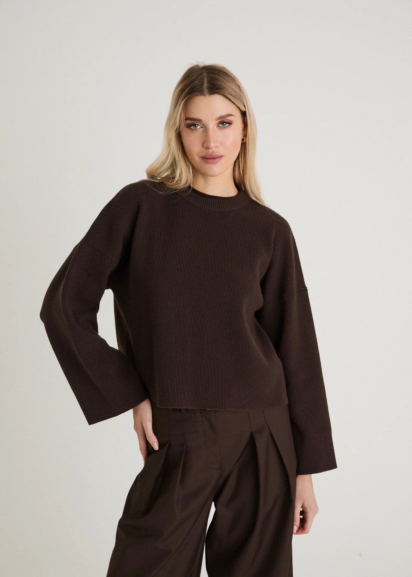 KNITTED ROUND NECK JUMPER - BROWN | WAT The Brand