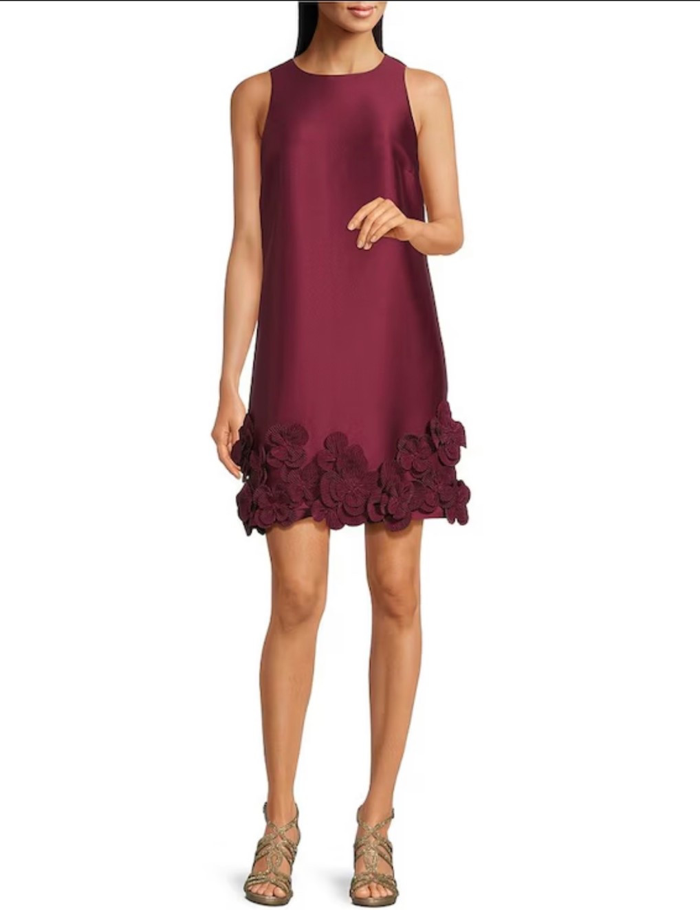 The fabric on this burgundy dress is chefs kiss! I love the architectural floral details and the mikado fabric. Would be great for a work Christmas party or dinner out! 

So many precious matching daughter outfits too! 