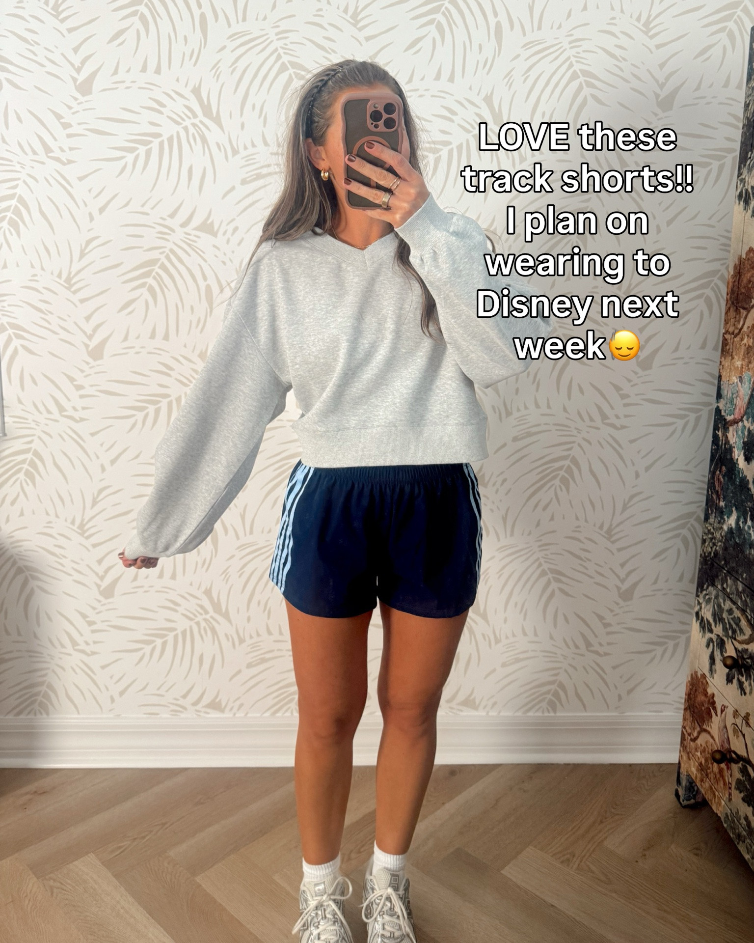 Cozy cozy sweatshirt !! FP look for less with the cute cut out 🤩 and I loooove these lil shorts!!!

Sports mom outfit
Disney outfit
Activewear
