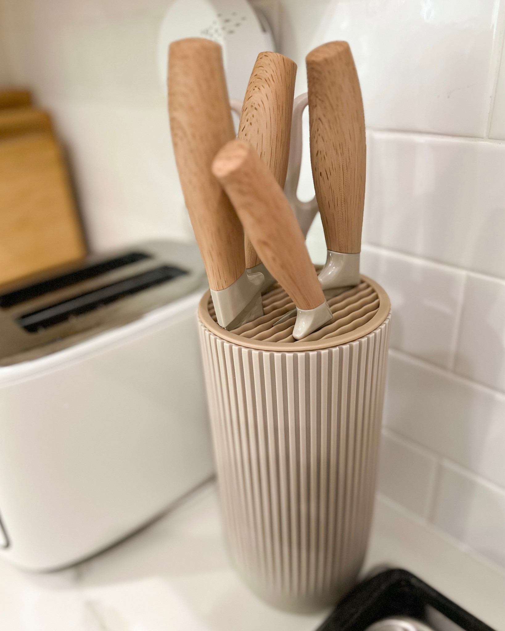 Loving our new knife block! The knives are really great quality & it takes up a lot less space on the counter!

Amazon finds, kitchen finds, gifts for the cook, neutral kitchen, home finds, knives, cooking essentials, fancythingsblog

#LTKfindsunder50 #LTKfindsunder100 #LTKhome