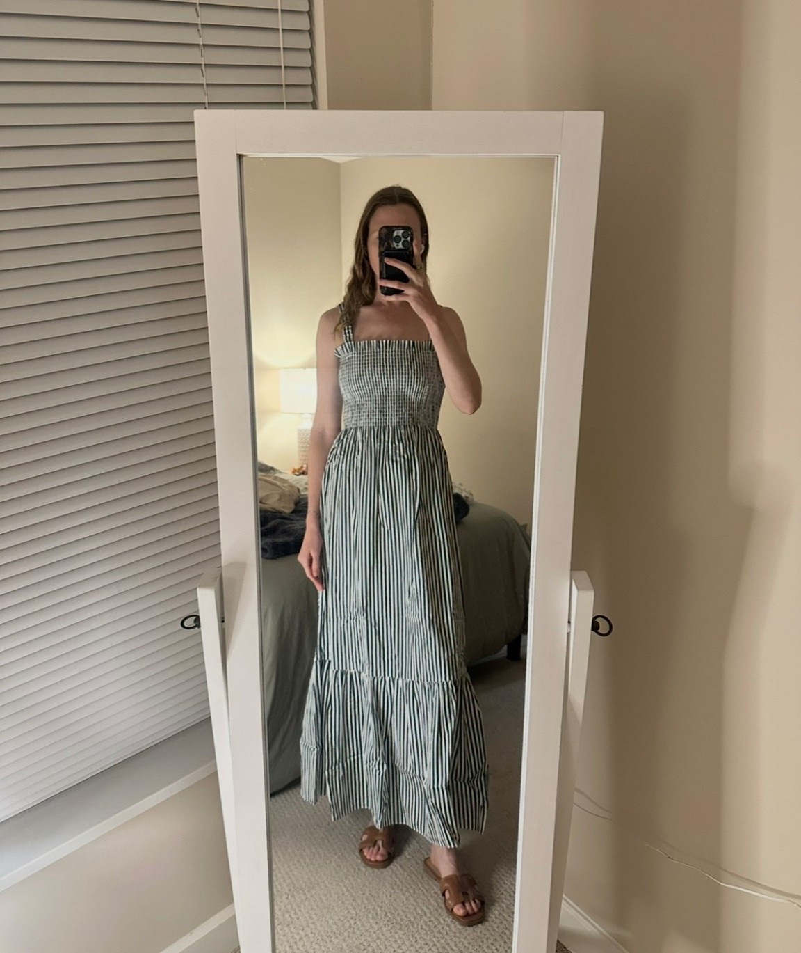 Hill House Striped Dress

Wearing a true XS

#LTKTravel #LTKSeasonal #LTKgrwm