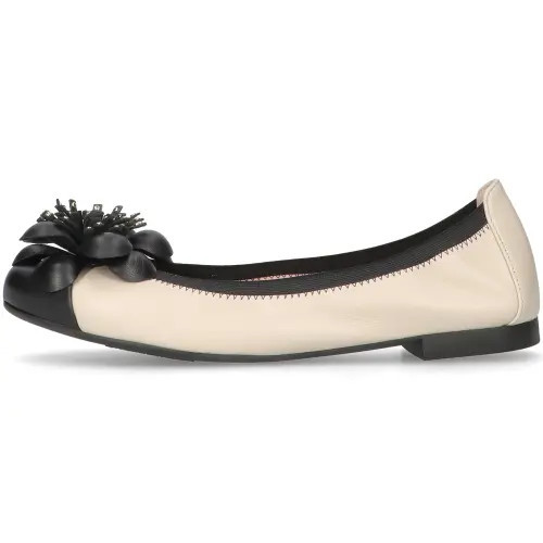 Pretty Ballerinas Flower ballet flat in Ivory at Nordstrom, Size 39.5 | Nordstrom