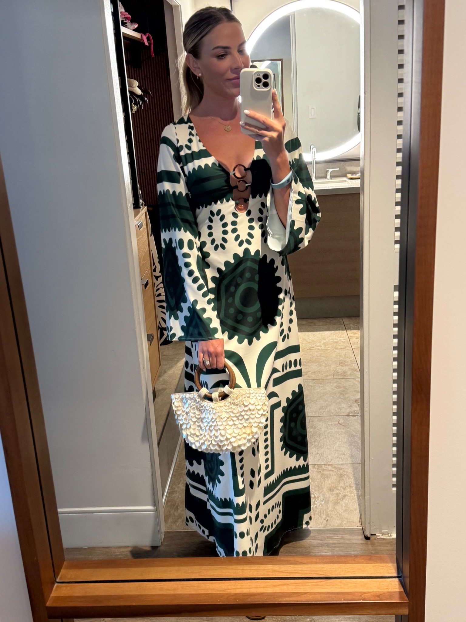 Vacation dress, size small 
Bag is Zara


#LTKTravel #LTKItBag